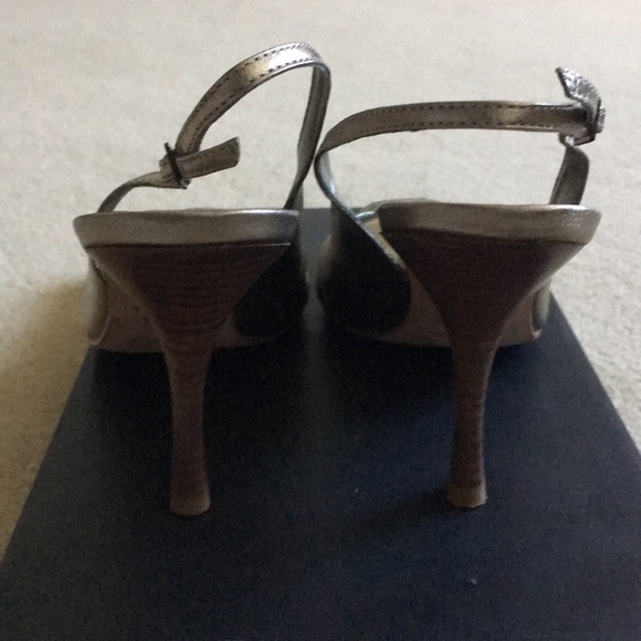 Kenneth Cole Finders Peepers Gold Heels - Picture 3 of 3